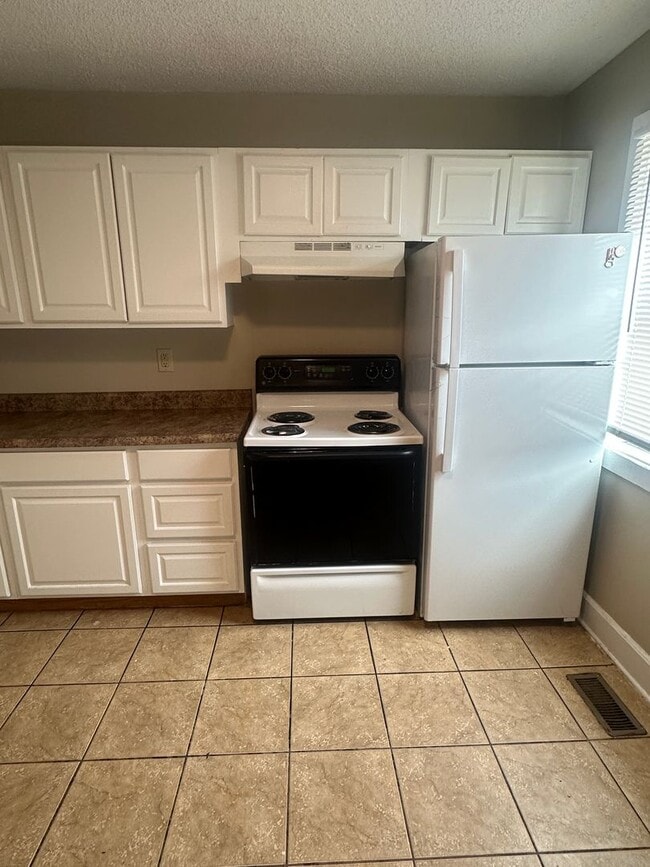 Photo - 1378 Indianola Ave