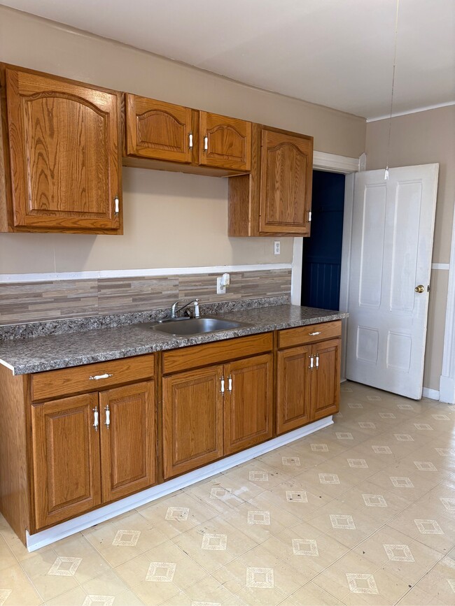 Photo - 32 Dix St Unit 3 bedrooms WPI area