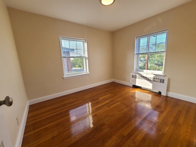 Photo - 429 Newport Ave Unit 4