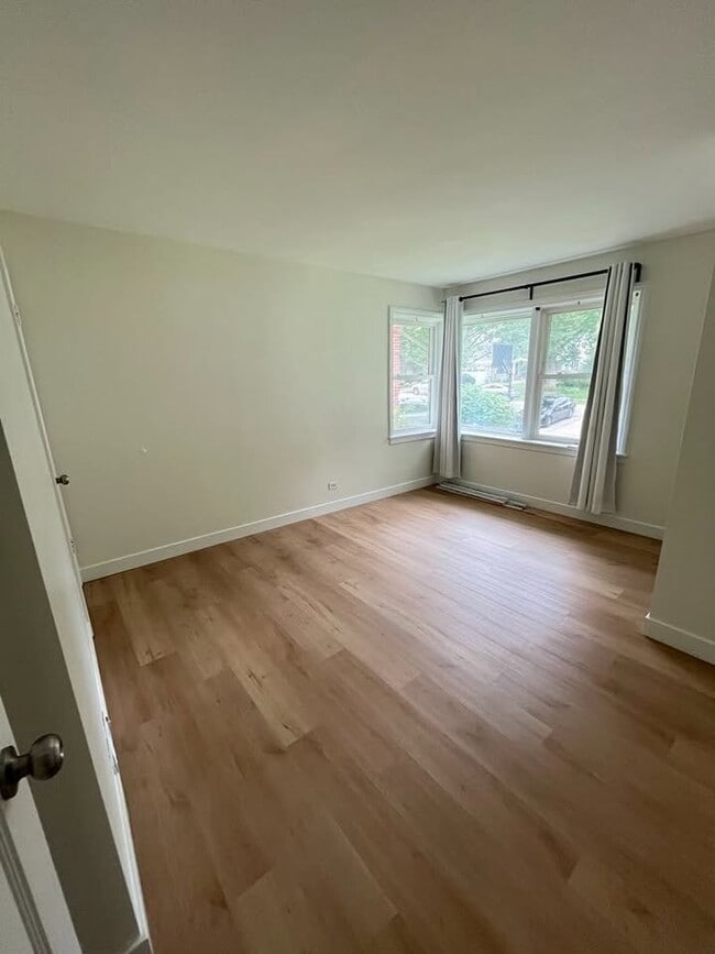 127 S Forest Ave