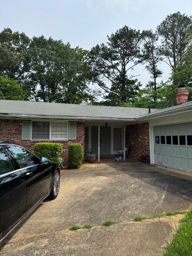 Front - 4610 Weyburn Ln (Stone Mountain, GA)