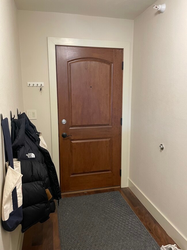 Entry - 332 S Linn St Unit 211