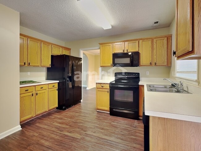 Photo - 601 Crossing Dr