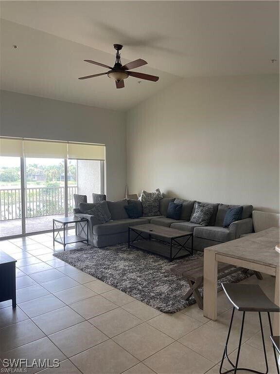 Photo - 5706 Mayflower Way Unidad 205