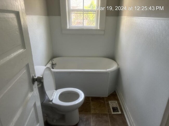 Photo - 910 Juniper St