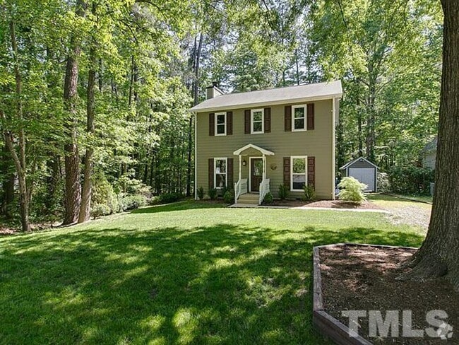 Building Photo - Gorgeous 3 Bedroom Home, Hardwood Floors, ...