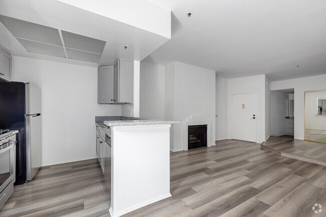 1BR, 1BA - 600SF - Kitchen