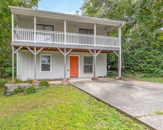 Photo - 205 Spring St