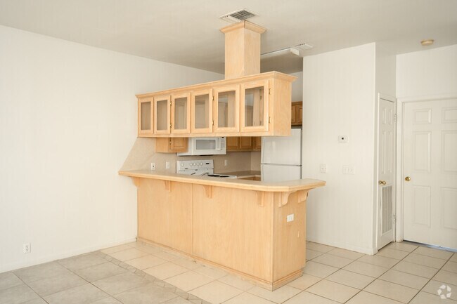 1BR, 1BA - 900SF - Kitchen