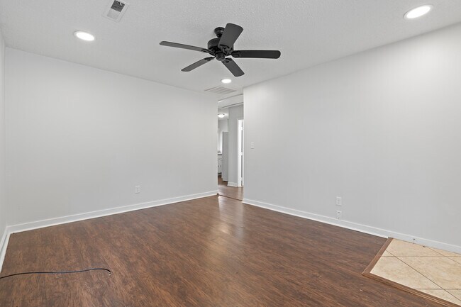 Photo - 1306 Oshaughnessy Ave NE