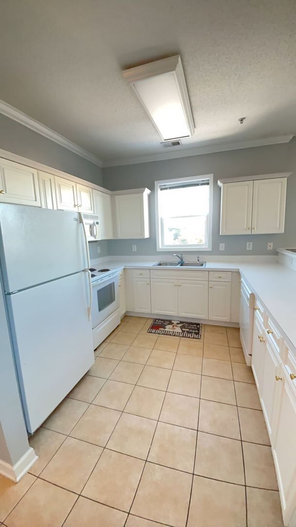 Photo - Beautiful unfurnished 2 bedroom/2 bath condo in Heatherstone at Berkshire Unit 1115