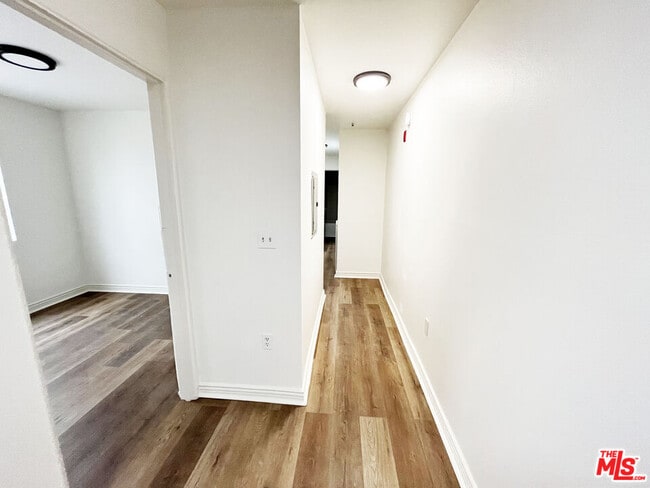 Photo - 2637 S Manhattan Pl Unit 3