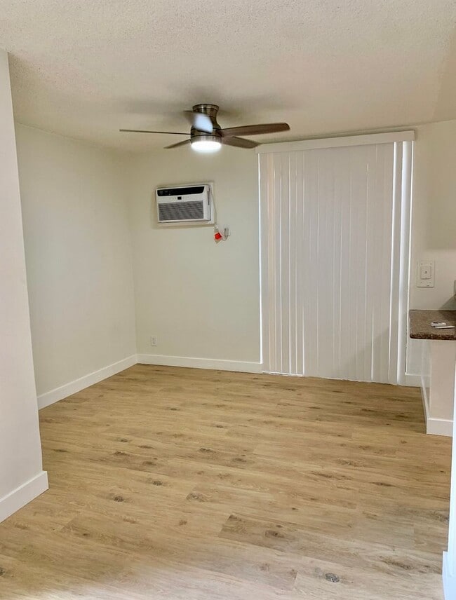 Photo - Spacious 3 bedroom unit located in Canoga Park! MOVE IN READY Unidad 101