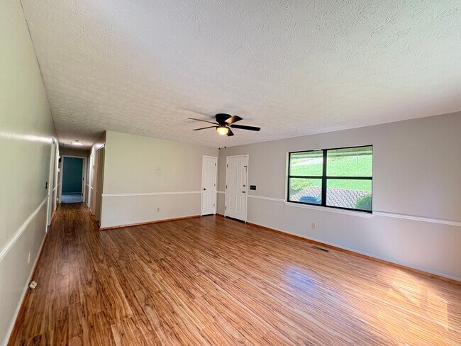 901 Locke Dr