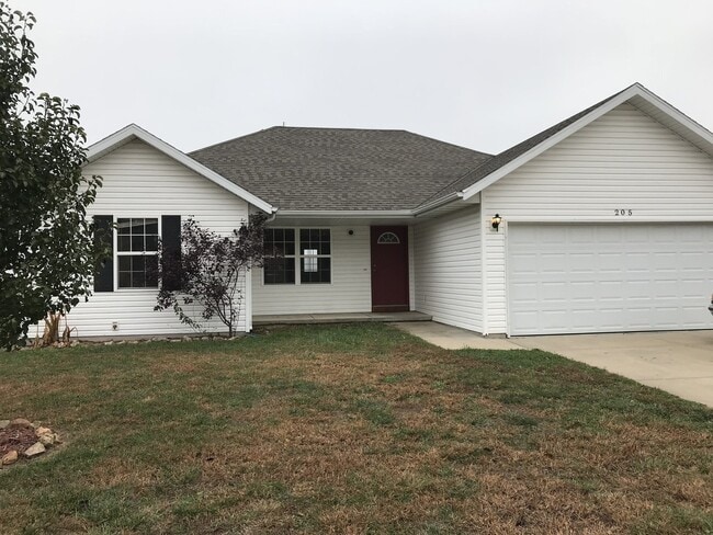 Building Photo - 4 Bedroom Home in Clever