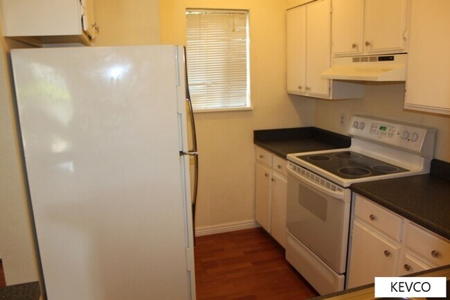 Photo - Spacious Townhouse with Plenty of Amenities!