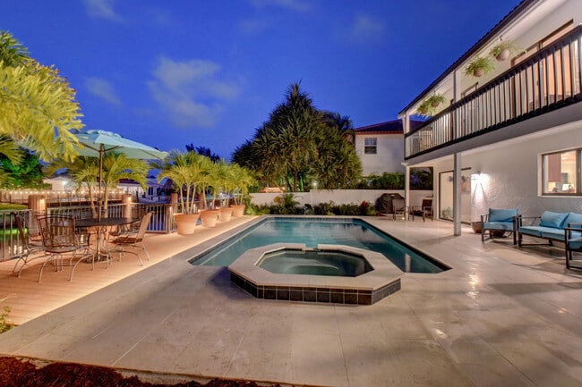 Photo - 399 SW 15th St