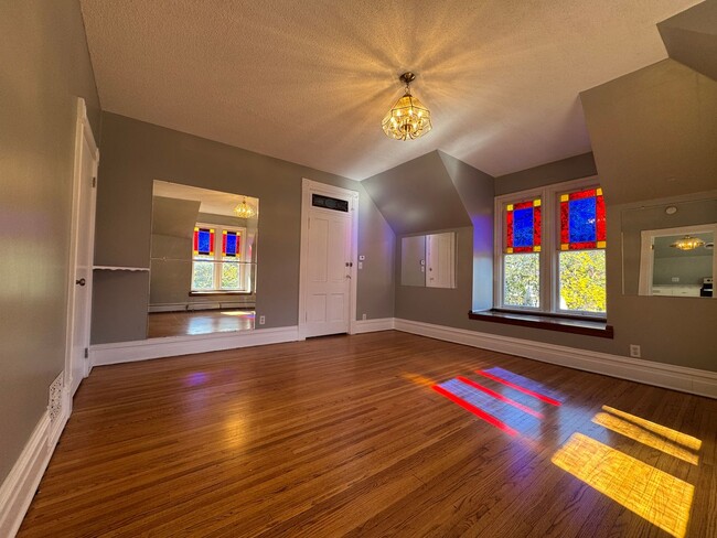 Building Photo - 349 6th Ave S Unit #2