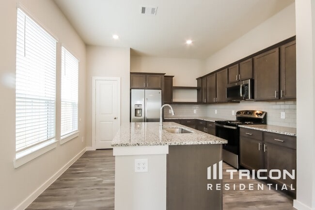 Photo - 9835 Willow Creek Commerce Dr