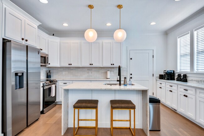 Photo - 1017 E 14th St