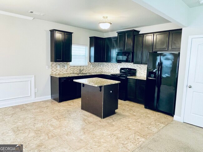 112 Leland Ln
