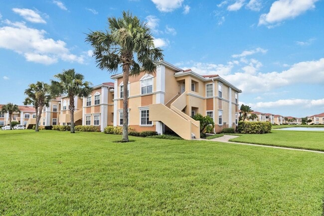 Building Photo - 2/2 condo available now at the Villagio for annual lease