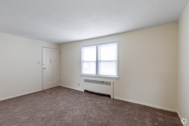 2BR, 1BA - Main St - Living Room