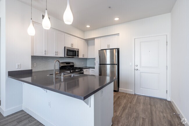 1BR, 1BA - 773SF - Kitchen