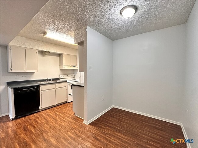 1706 N Interstate 35 Unit 11