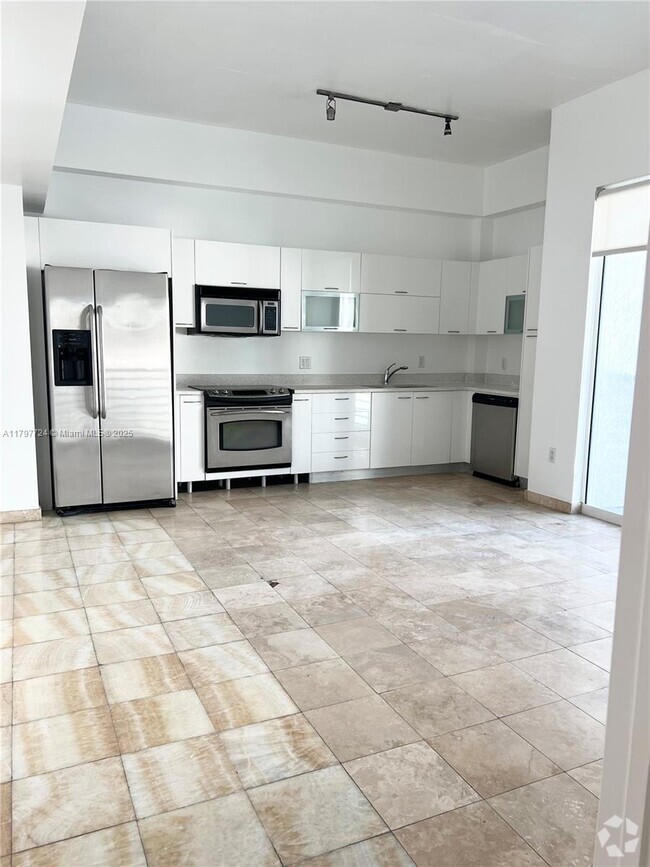 Building Photo - 133 NE 2nd Ave Unit 710 Rental
