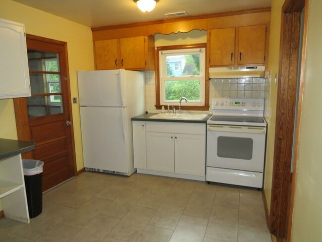 Building Photo - 2 Bedroom 1 Bath in Tappahannock