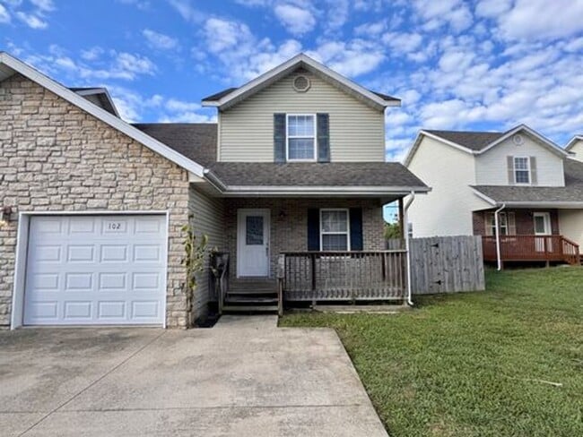 Building Photo - 6768-MF2-E2 Unit 100