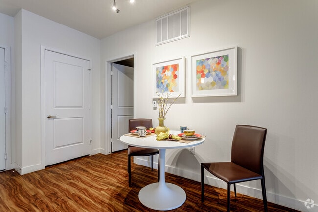 2BR, 2BA - 1,087SF