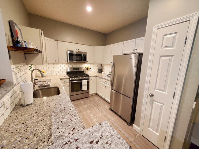 Building Photo - 19 Hampshire Rd Unit 202 Rental