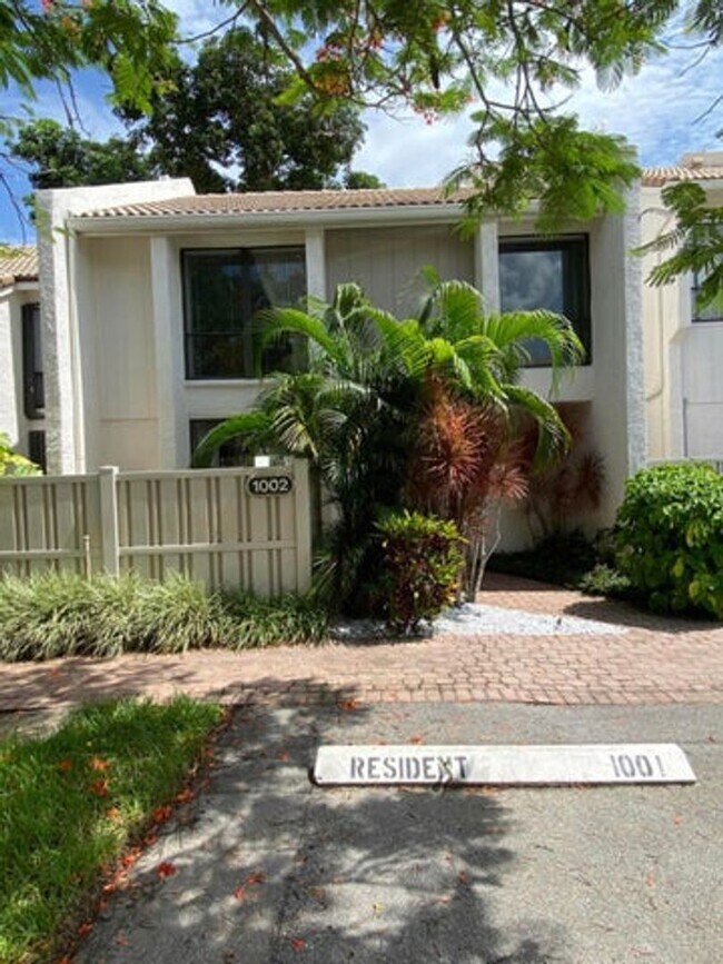 Photo - 1002 Bridgewood Pl