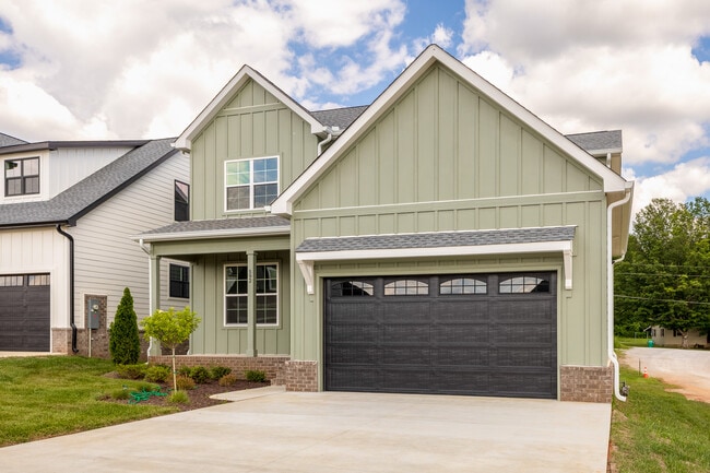 Building Photo - 592 River Watch Way