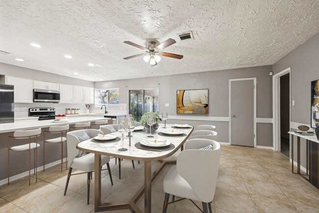 Building Photo - 16811 Forthloch Ct