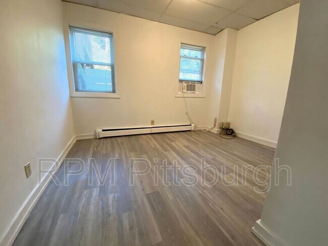 Photo - 344 Amber St