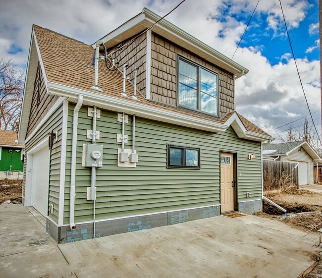 Photo - Bright 1-Bedroom Garage Suite & Double Garage/Parking Pad in Montrose Area