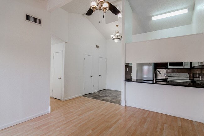 Photo - Pre-Leasing - Cute Charming 2-bedroom