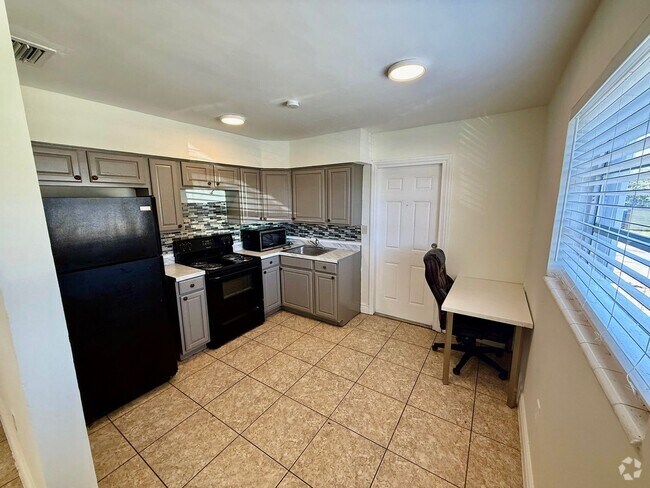 Building Photo - Ventura Blvd FTL 2633-2635 Unit Ventura Blvd FTL 2633 Rental