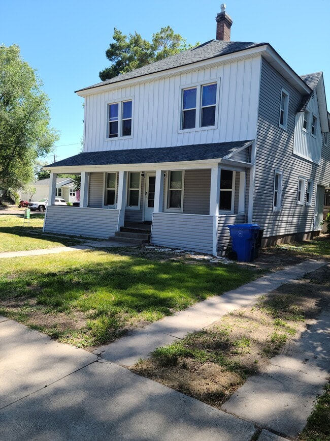 345 S 9th Ave