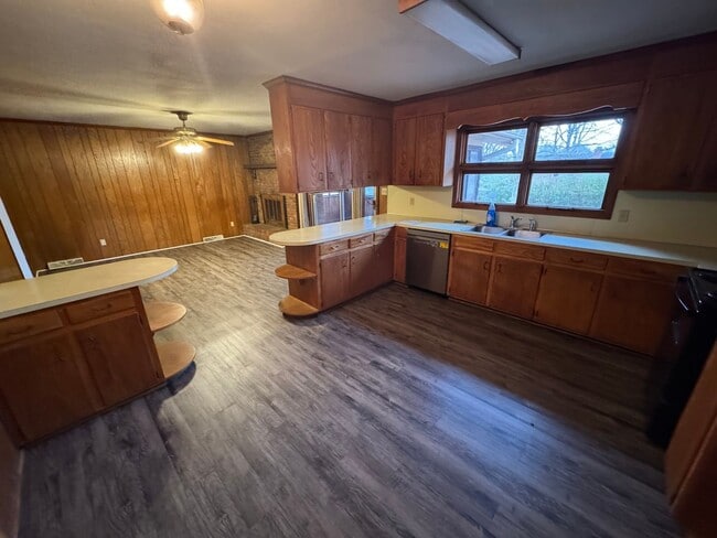 Photo - 3 bedroom 2 bathroom home!