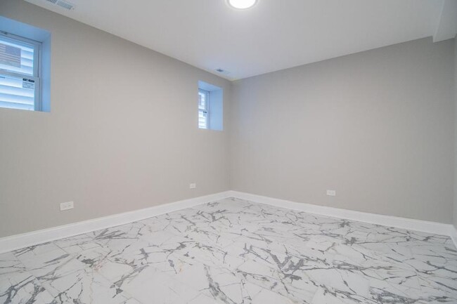 2 bedroom in Chicago IL 60651 - 2 bedroom in Chicago IL 60651 Condo Unit B