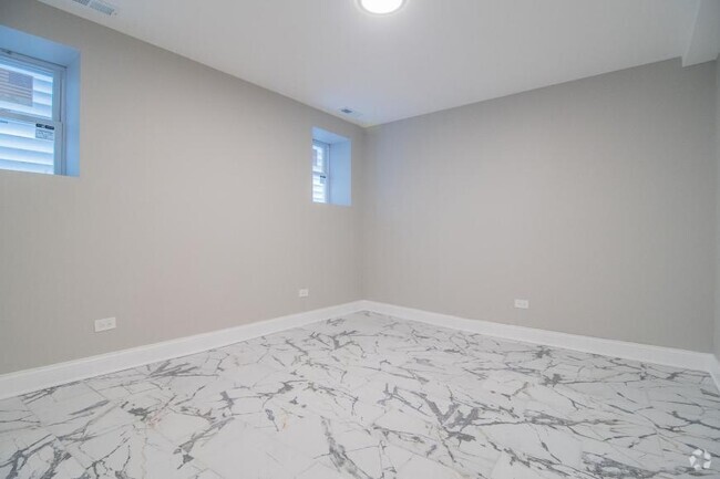Building Photo - 2 bedroom in Chicago IL 60651 Unit B Rental