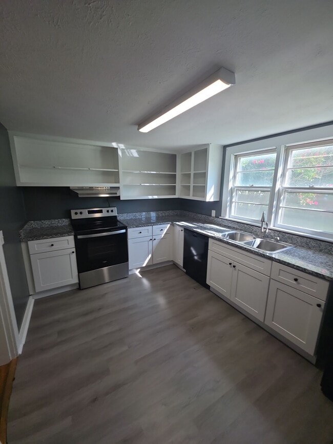 Photo - 428 Spruce Ave