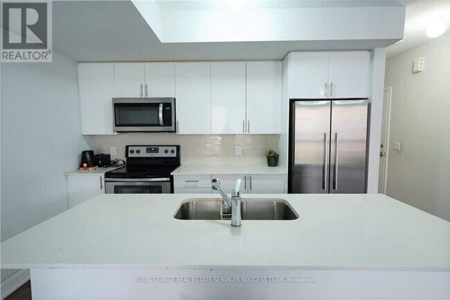 Photo - 1206 Main St E