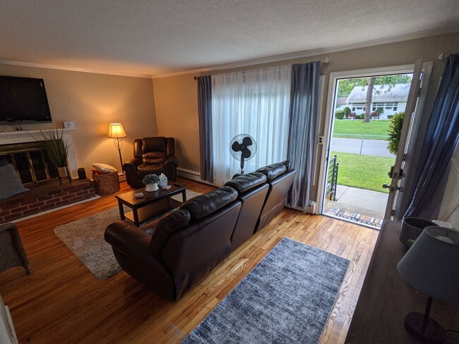 Building Photo - 73 Emerald Rd Unit 73 Emerald