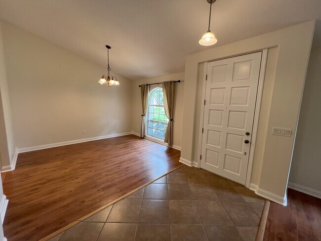 Photo - 345 Silver Pine Dr