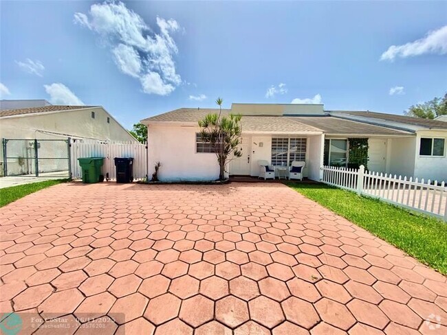 Building Photo - 416 SW 96th Ct Rental